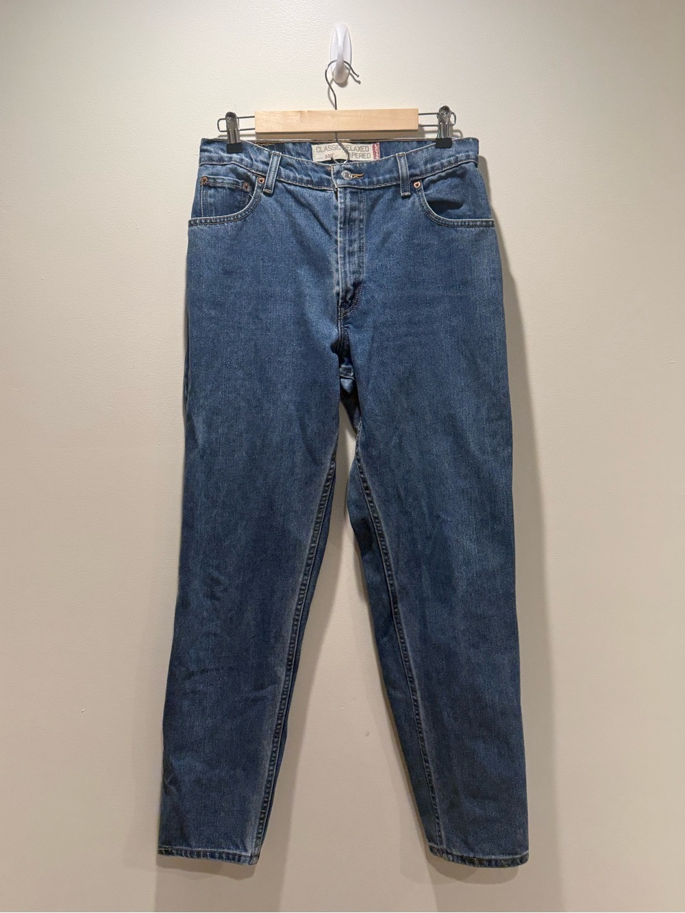 Vintage Y2K Levi’s Classic Relaxed Tapered Jeans Women’s 12M Medium Wash 2004